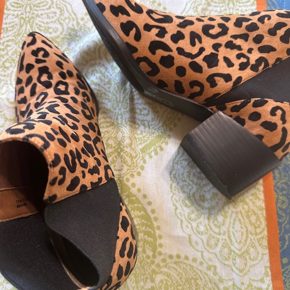 Chinese Laundry Finn Leopard Ankle Boots - Picture 6 of 6